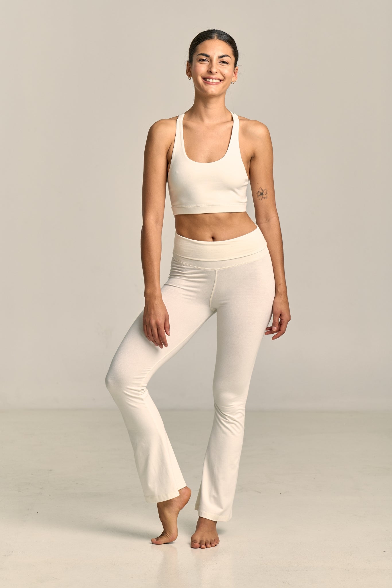 Pantalón Flare Shakti Avena