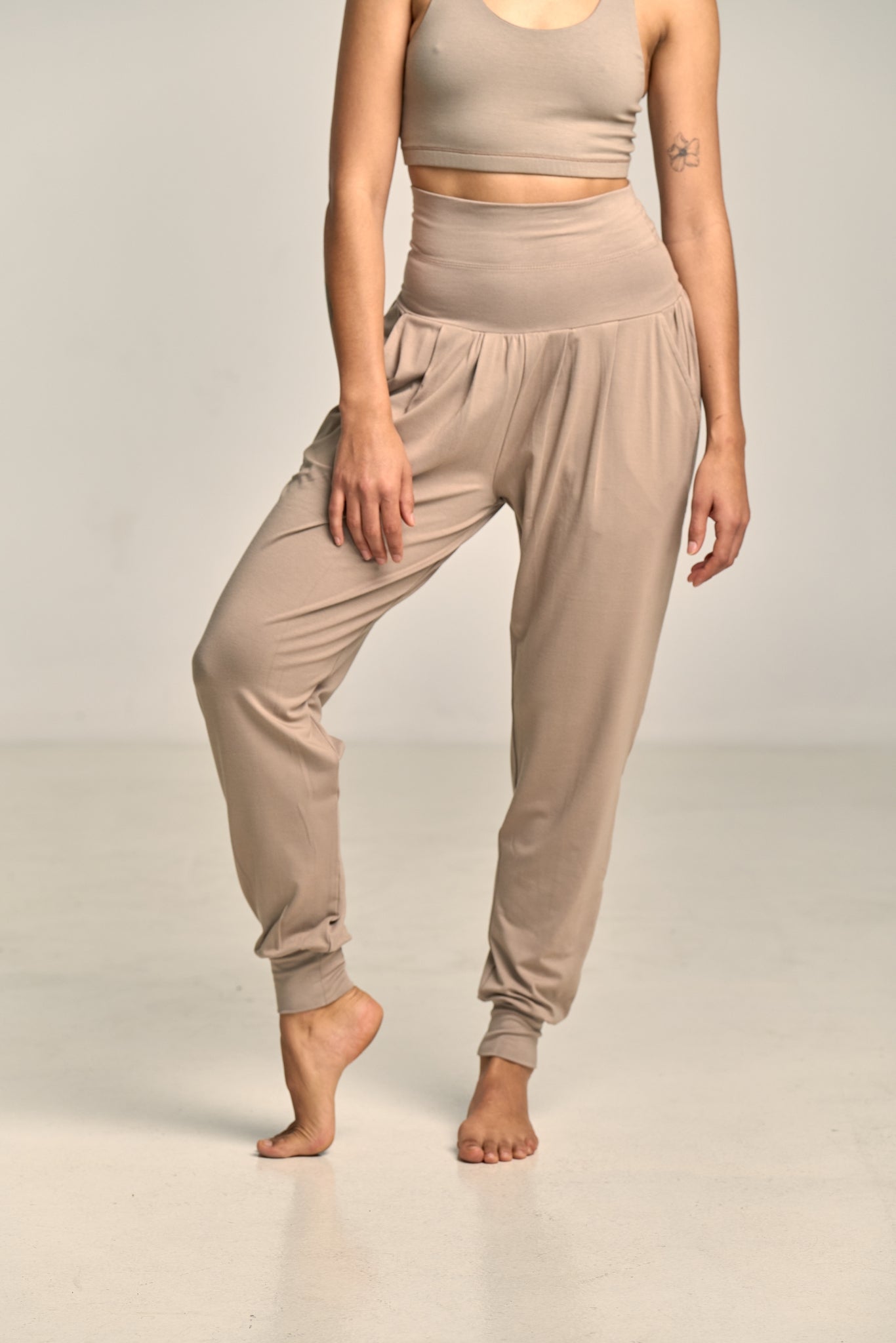 Pantalón Purusha Harem Arcilla