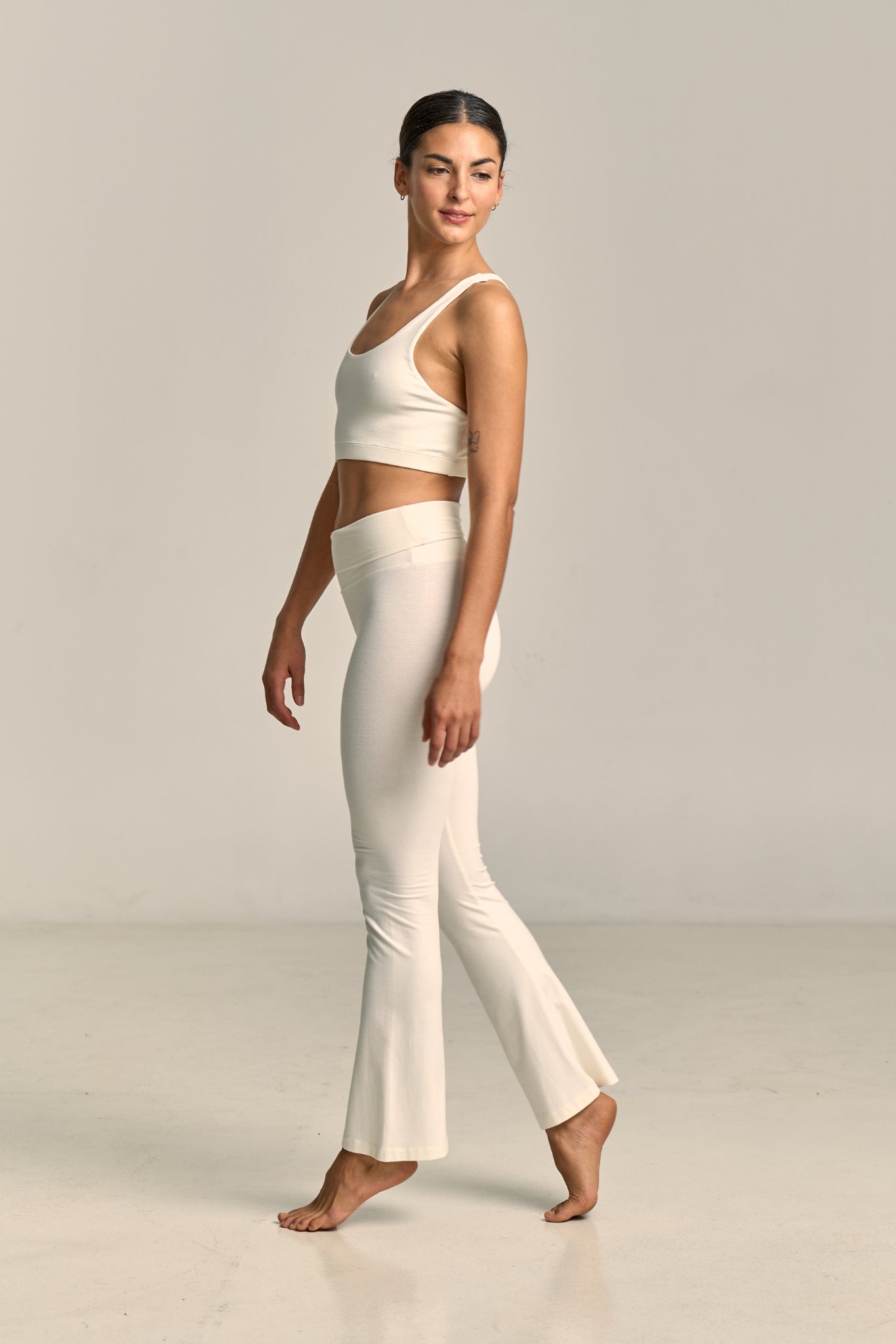 Pantalón Flare Shakti Avena