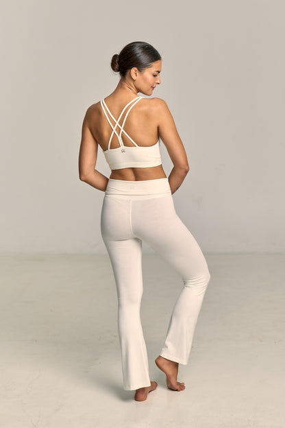 Pantalón Flare Shakti Avena