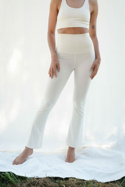 Pantalón Flare Shakti Avena